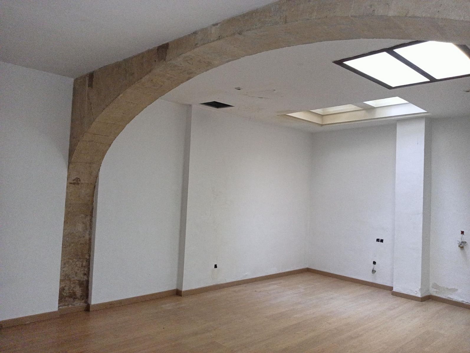 Business for rent in Manacor - € 750 (Ref: 9533832)