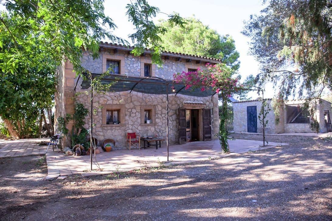 4 bedroom Finca/Country House for sale in Manacor - € 480,000 (Ref: 9619366)