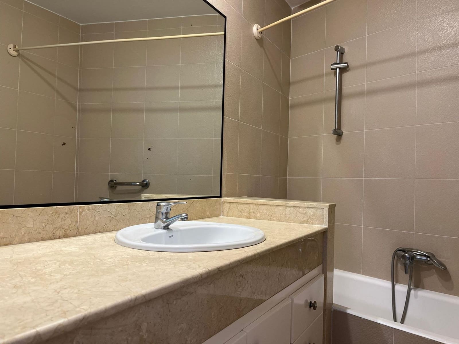 1 makuuhuone Huoneisto vuokrattavana paikassa Coves Noves - 900 € (Ref: 9656187)