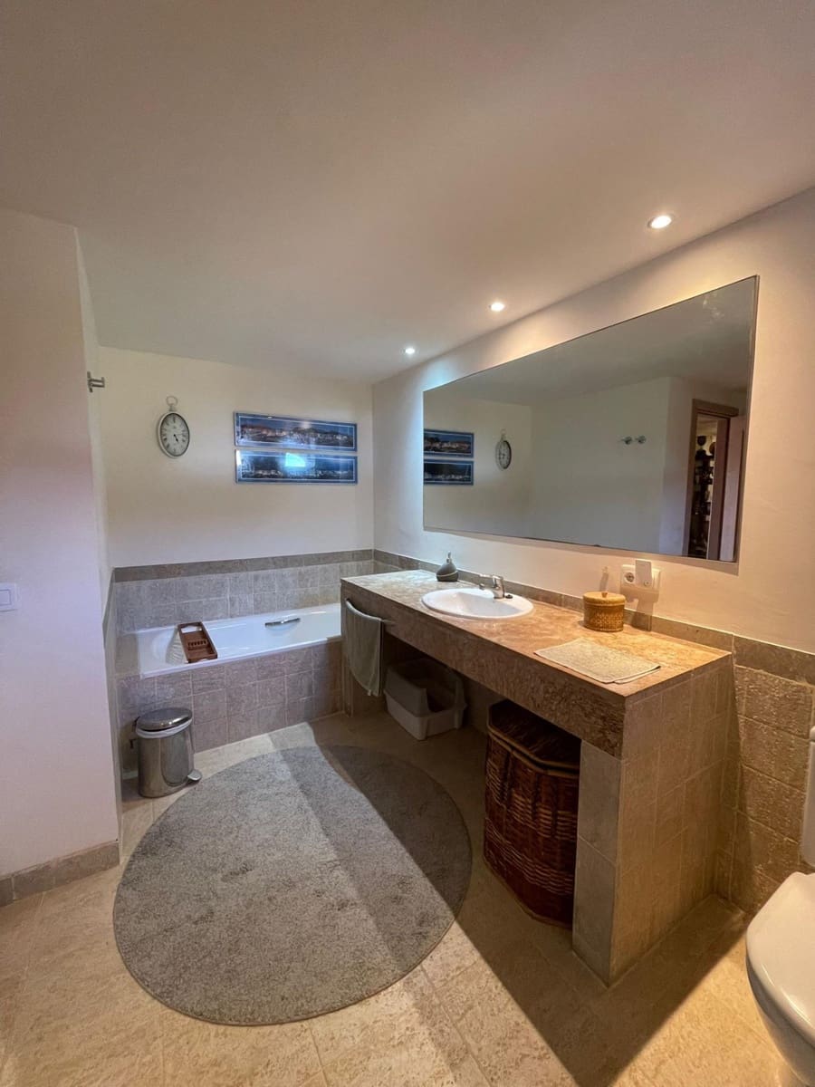 3 bedroom Penthouse for sale in Santa Ponsa with pool - € 1,640,000 (Ref: 9674317)