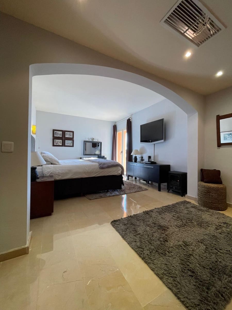 3 bedroom Penthouse for sale in Santa Ponsa with pool - € 1,640,000 (Ref: 9674317)