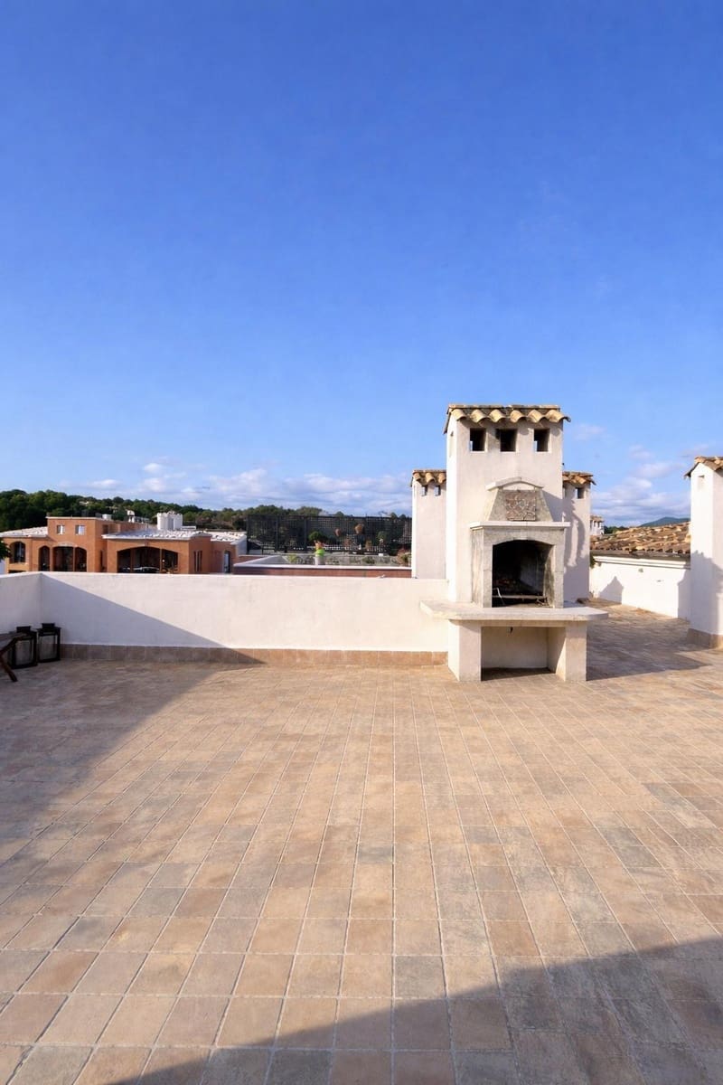 3 bedroom Penthouse for sale in Santa Ponsa with pool - € 1,640,000 (Ref: 9674317)