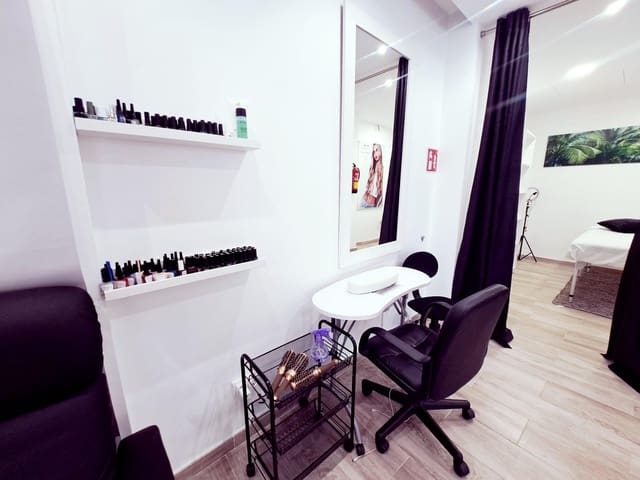 Commercieel te koop in Bons Aires, Palma de Mallorca met garage - € 49.000 (Ref: 9712058)