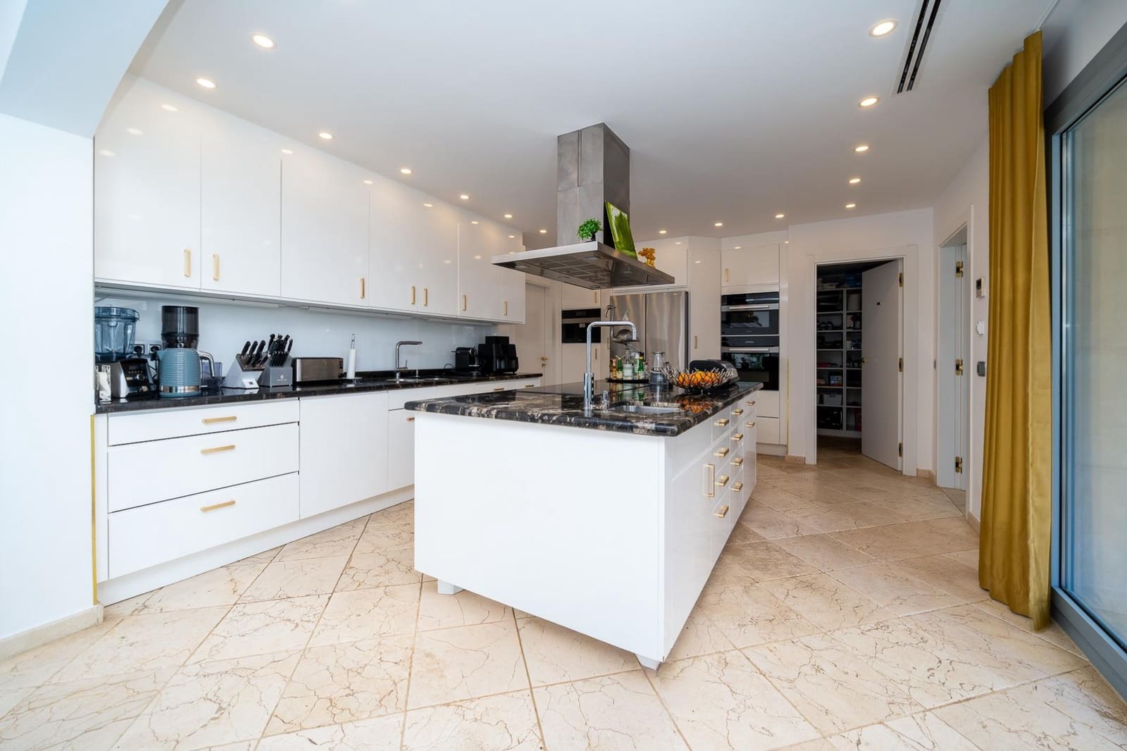 7 makuuhuone Huvila myytävänä paikassa Costa de la Calma mukana uima-altaan - 6 950 000 € (Ref: 9762062)