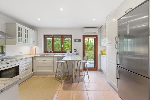 4 soverom Villa til salgs i Santa Ponsa, Calvià med svømmebasseng garasje - € 1 995 000 (Ref: 9778260)