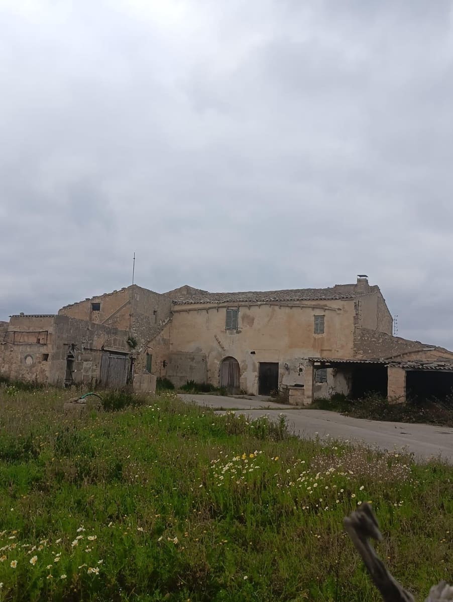 4 bedroom Finca/Country House for sale in Manacor - € 650,000 (Ref: 9817971)