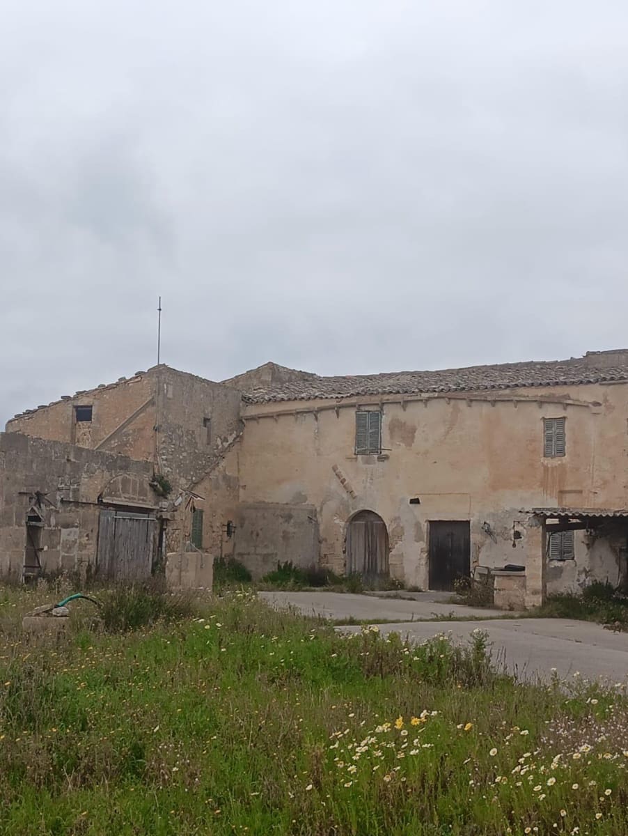 4 bedroom Finca/Country House for sale in Manacor - € 650,000 (Ref: 9817971)