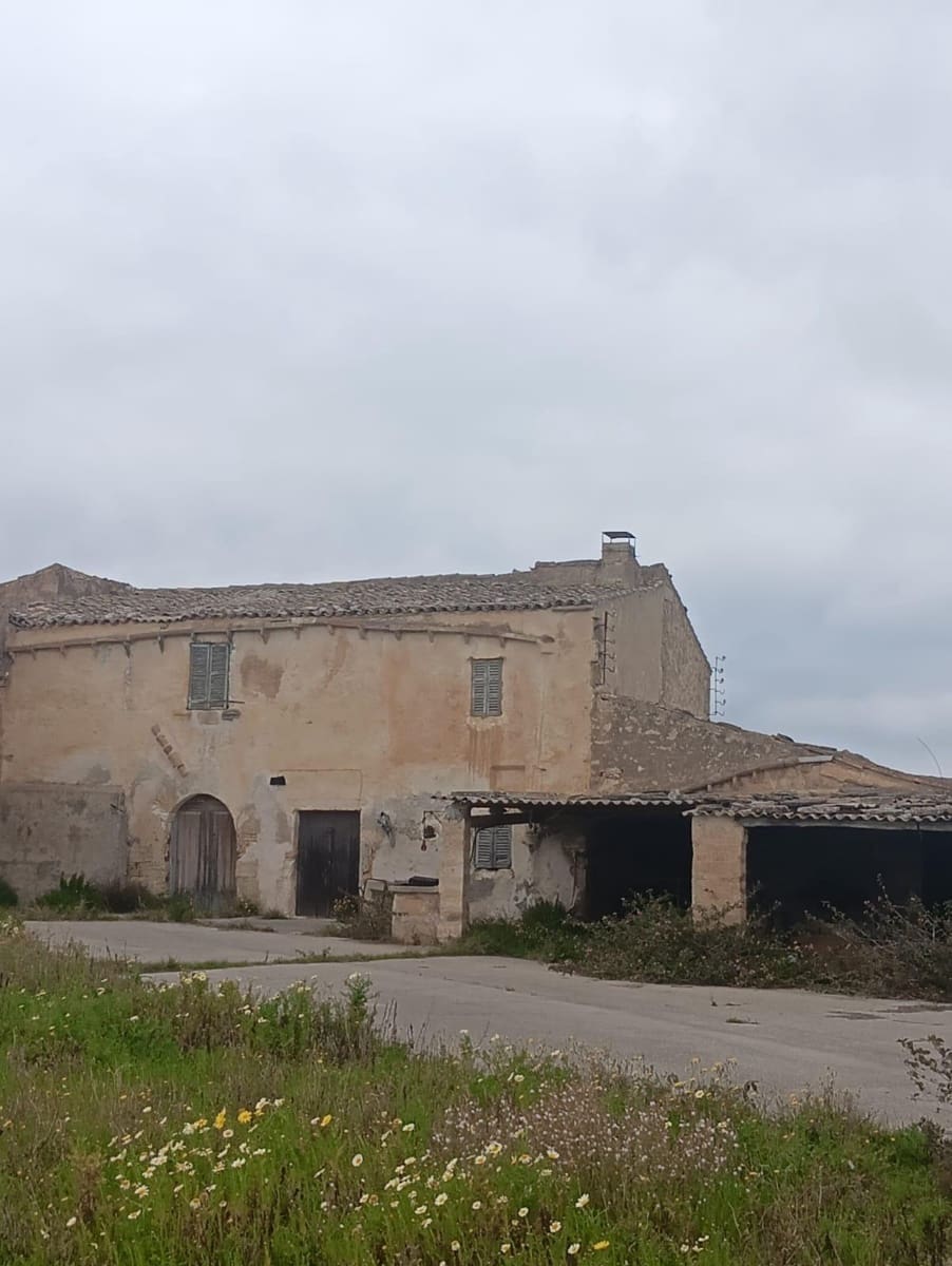 4 bedroom Finca/Country House for sale in Manacor - € 650,000 (Ref: 9817971)