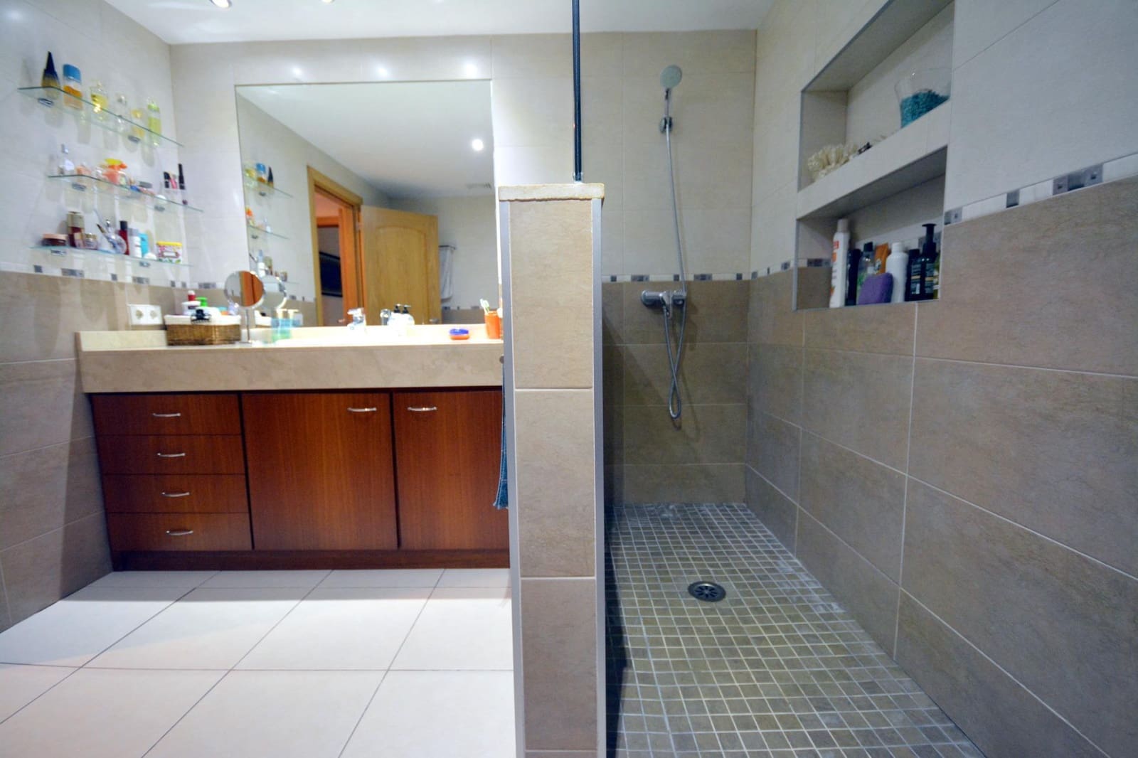 3 bedroom Flat for sale in Santa Maria del Cami with pool - € 620,000 (Ref: 9865265)