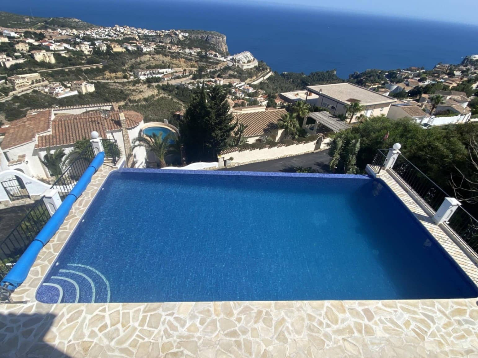 Chalet de 4 habitaciones en Benitachell / Benitatxell en venta con piscina garaje - 890.000 € (Ref: 10140451)