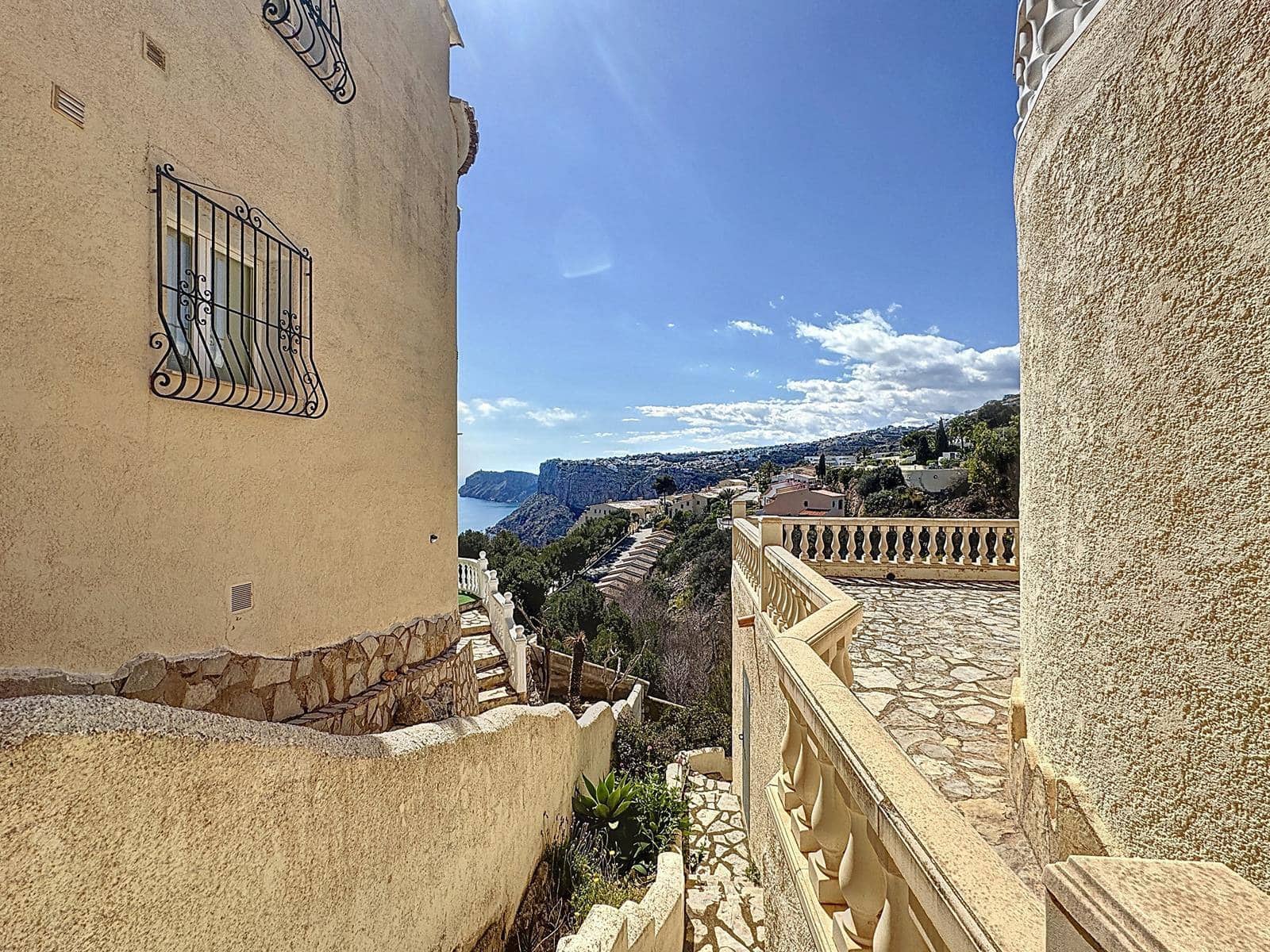 4 sypialnia Willa na sprzedaż w Benitachell / Benitatxell z basenem garażem - 495 000 € (Ref: 8897940)