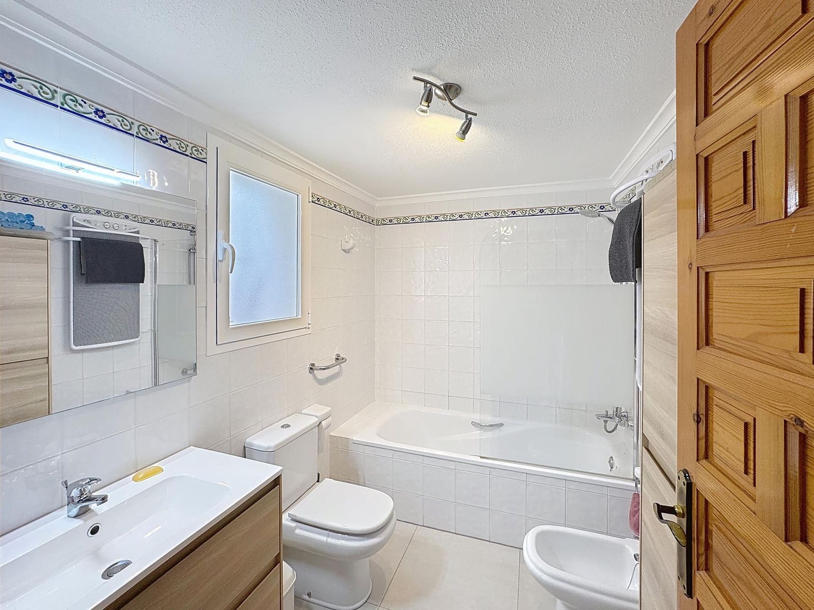 2 soverom Leilighet til salgs i Benitachell / Benitatxell med svømmebasseng garasje - € 320 000 (Ref: 8940743)