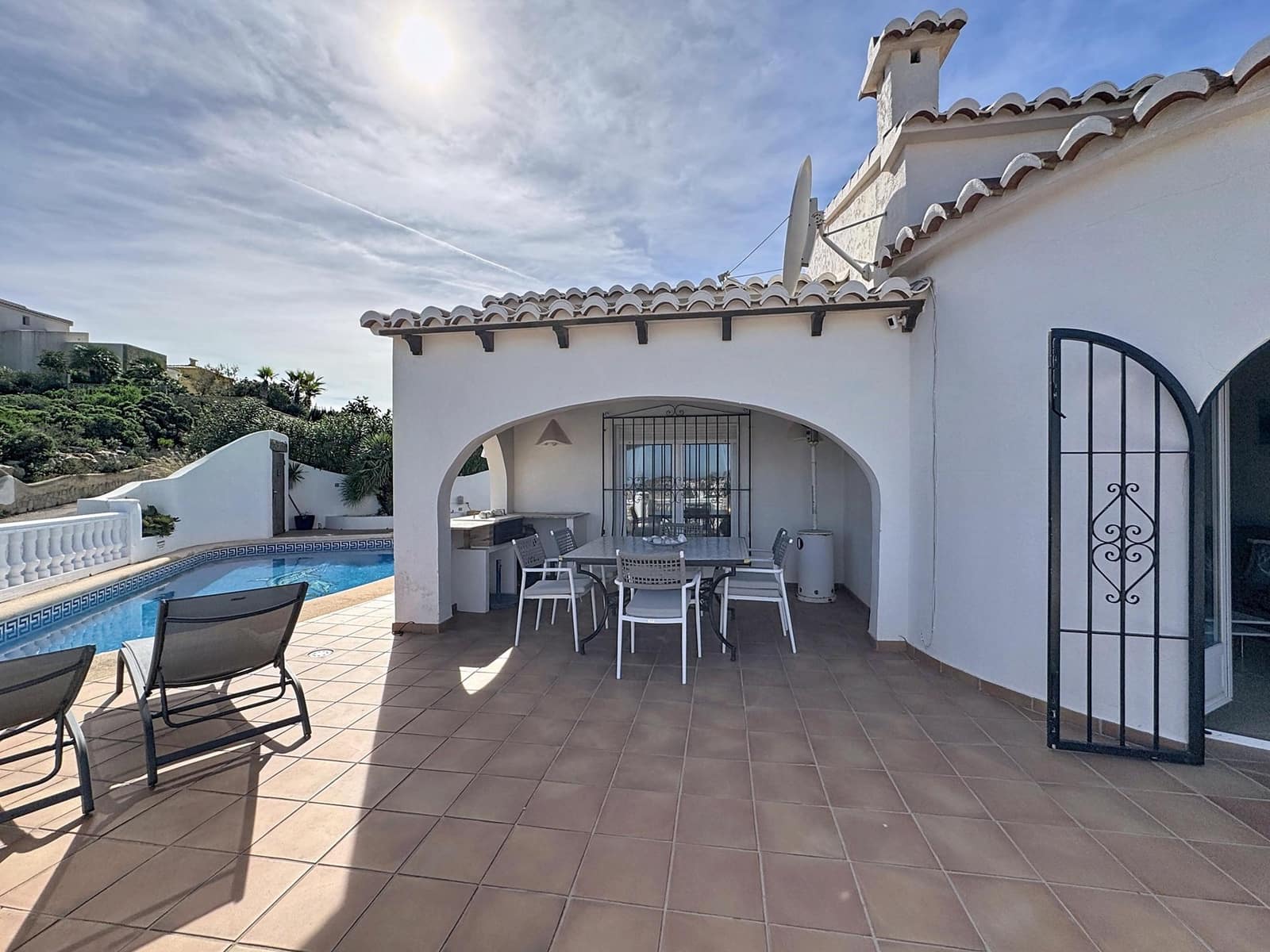 Chalet de 5 habitaciones en Benitachell / Benitatxell en venta con piscina garaje - 550.000 € (Ref: 9406947)