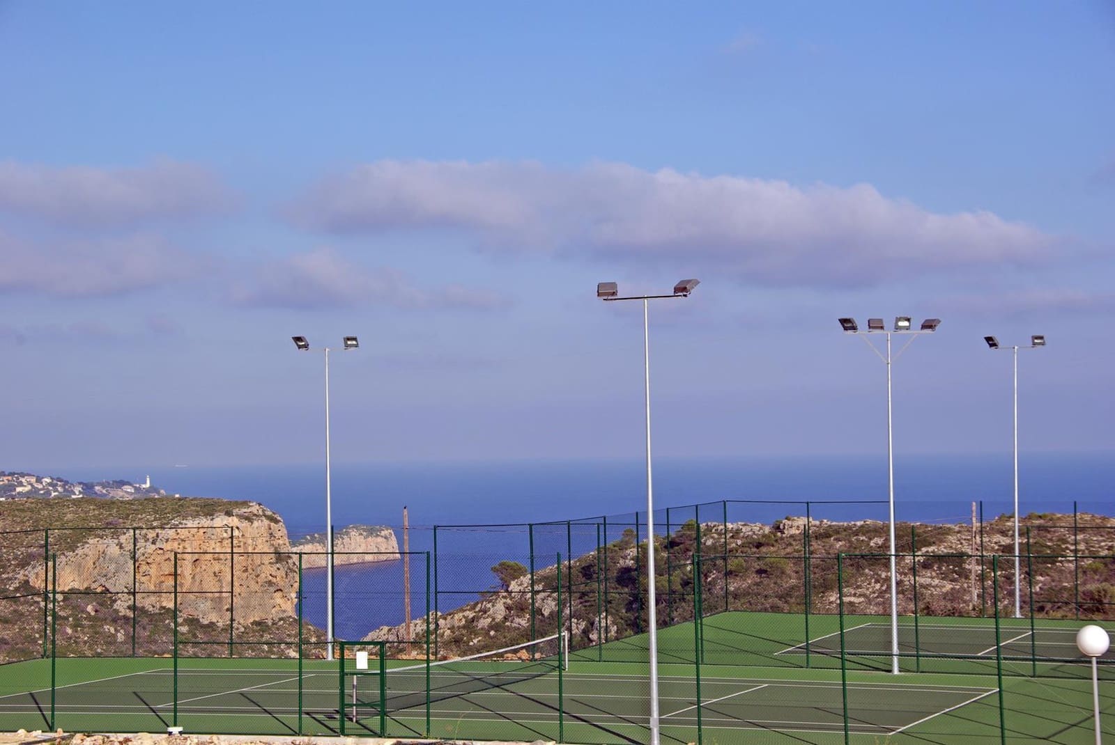 3 makuuhuone Huvila myytävänä paikassa Cumbre del Sol mukana uima-altaan 
autotalli - 1 865 000 € (Ref: 9777148)