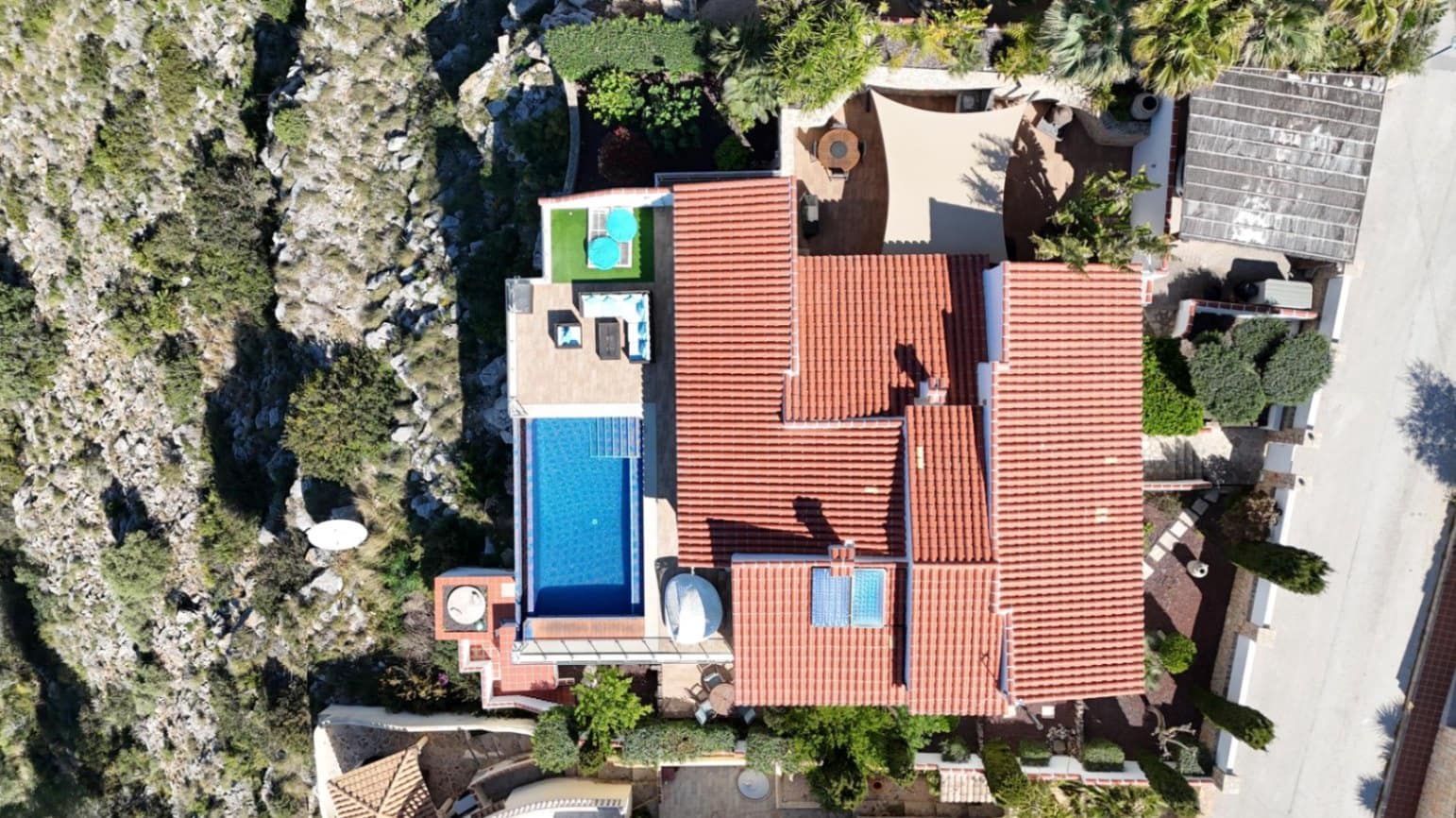 4 bedroom Villa for sale in Benitachell / Benitatxell with garage - € 1,550,000 (Ref: 9788726)