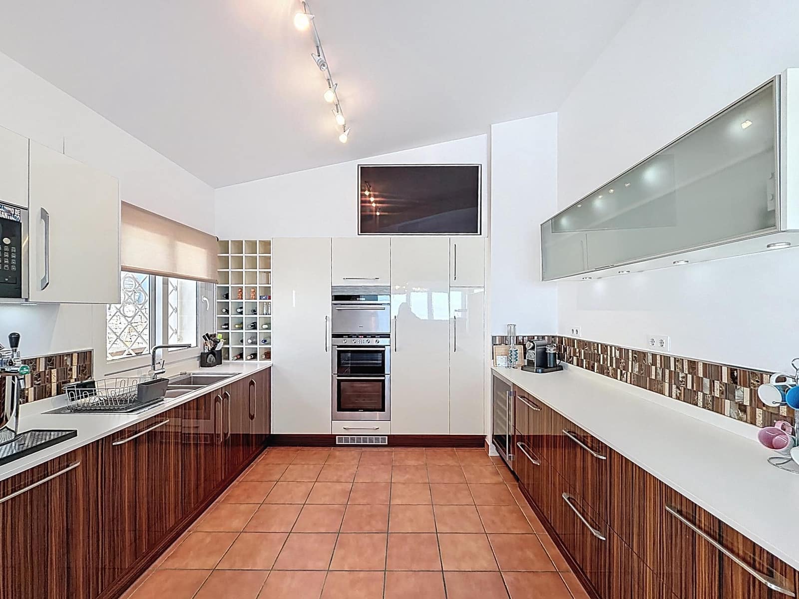 4 bedroom Villa for sale in Benitachell / Benitatxell with garage - € 1,550,000 (Ref: 9788726)