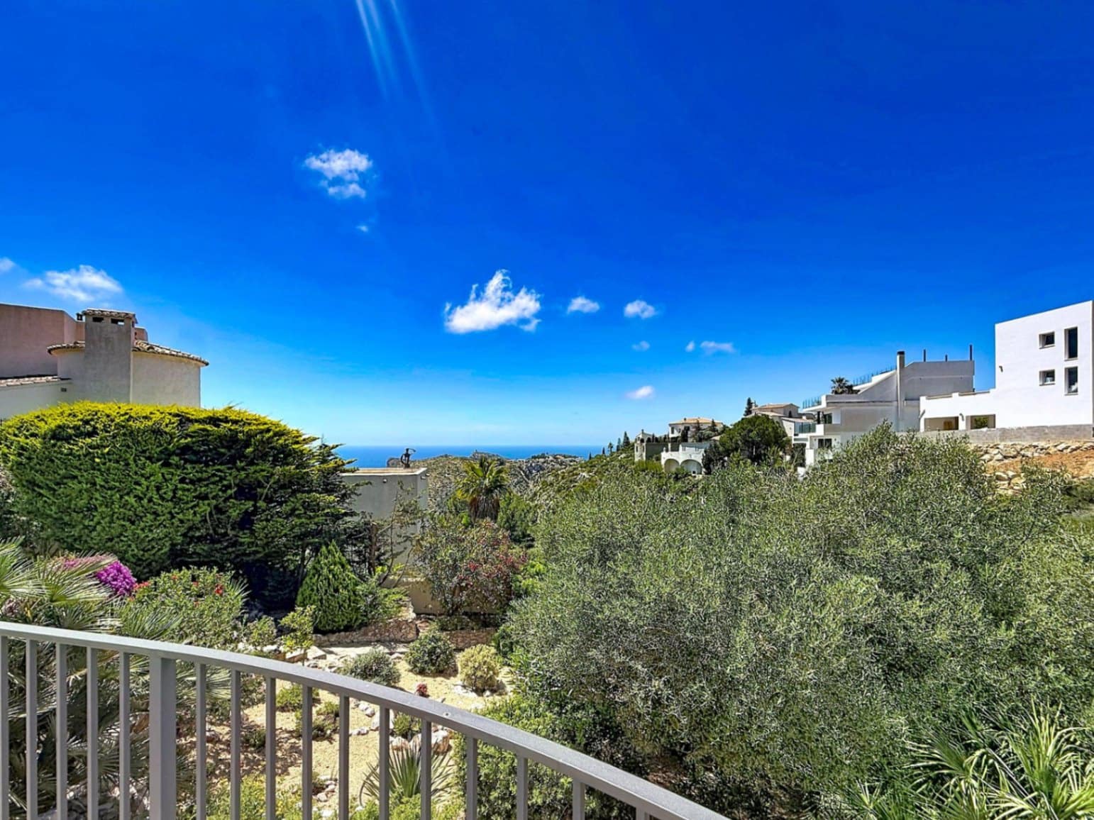 Chalet de 4 habitaciones en Cumbre del Sol en venta con garaje - 785.000 € (Ref: 9916338)