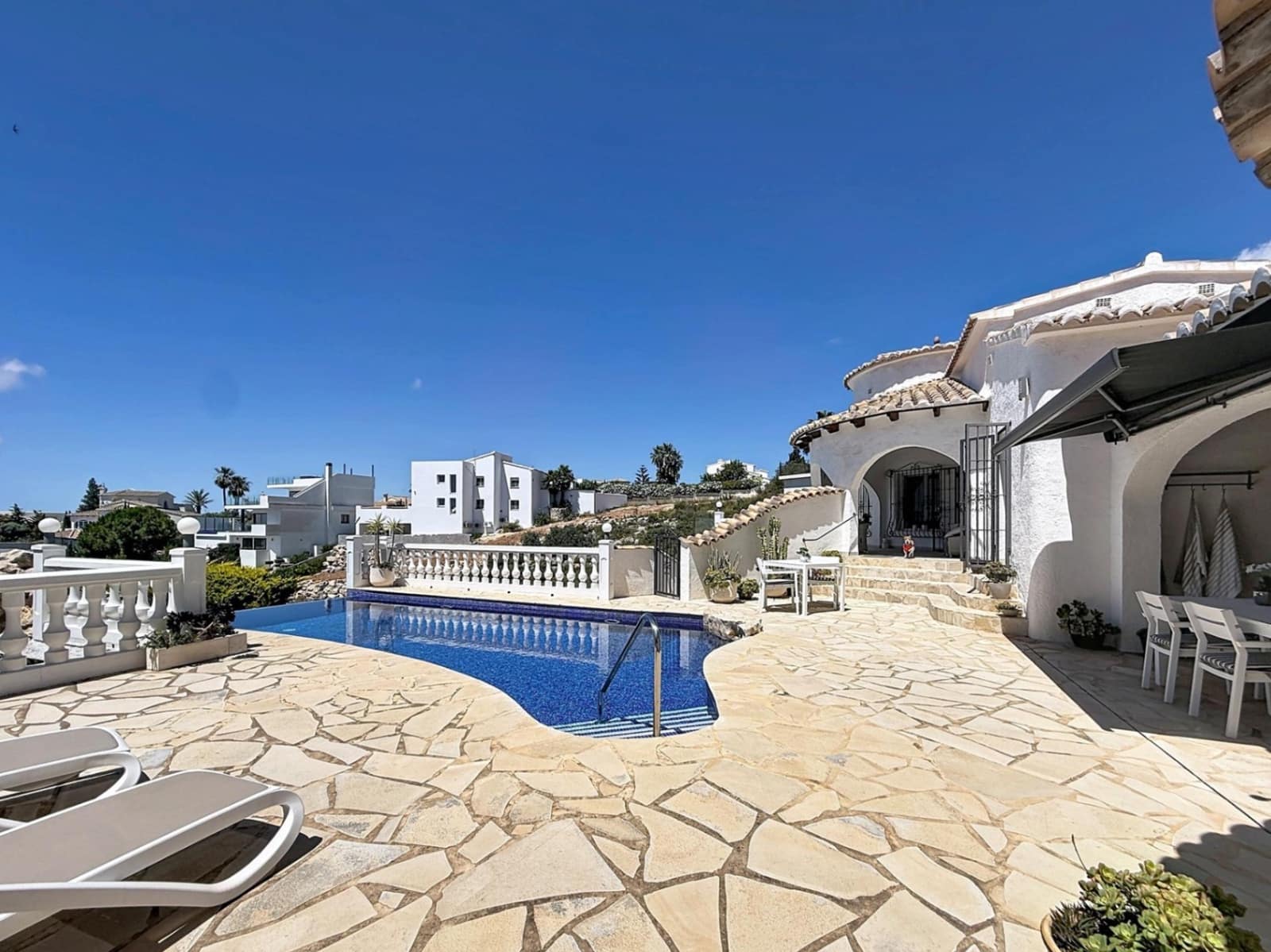 Chalet de 4 habitaciones en Cumbre del Sol en venta con garaje - 785.000 € (Ref: 9916338)