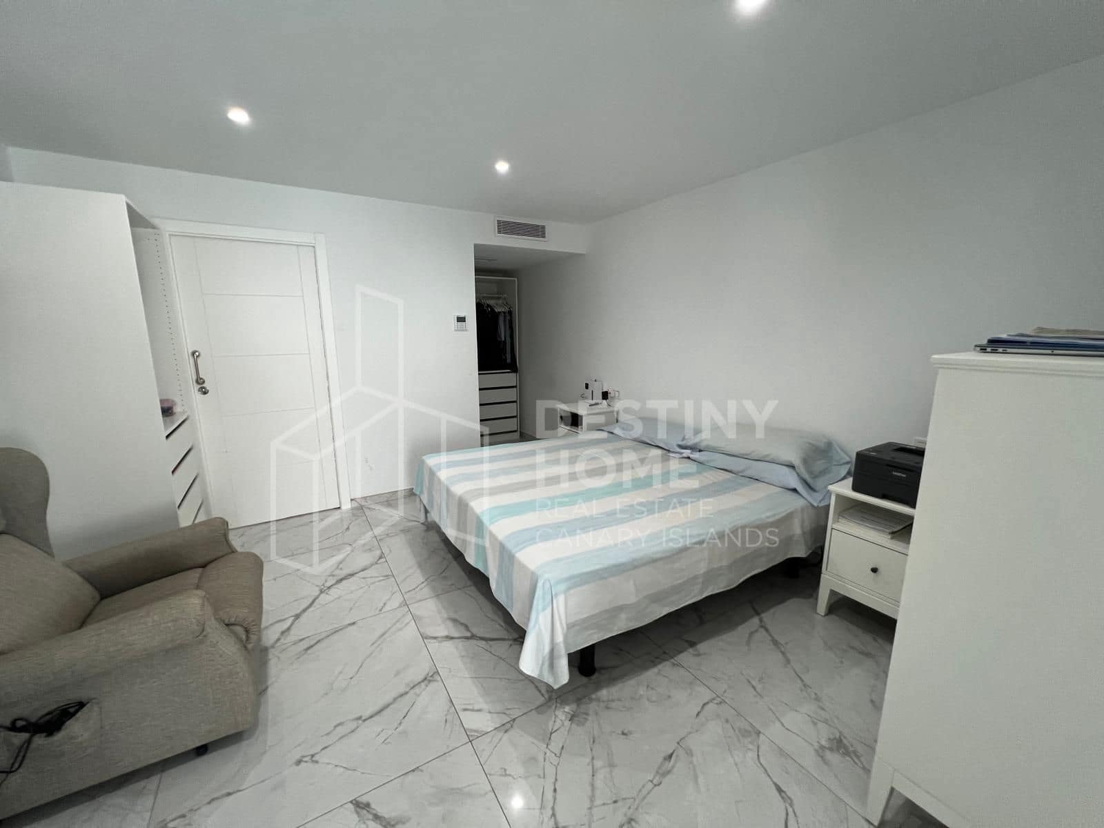 4 sovrum Villa till salu i Corralejo med pool garage - 570 000 € (Ref: 10008377)