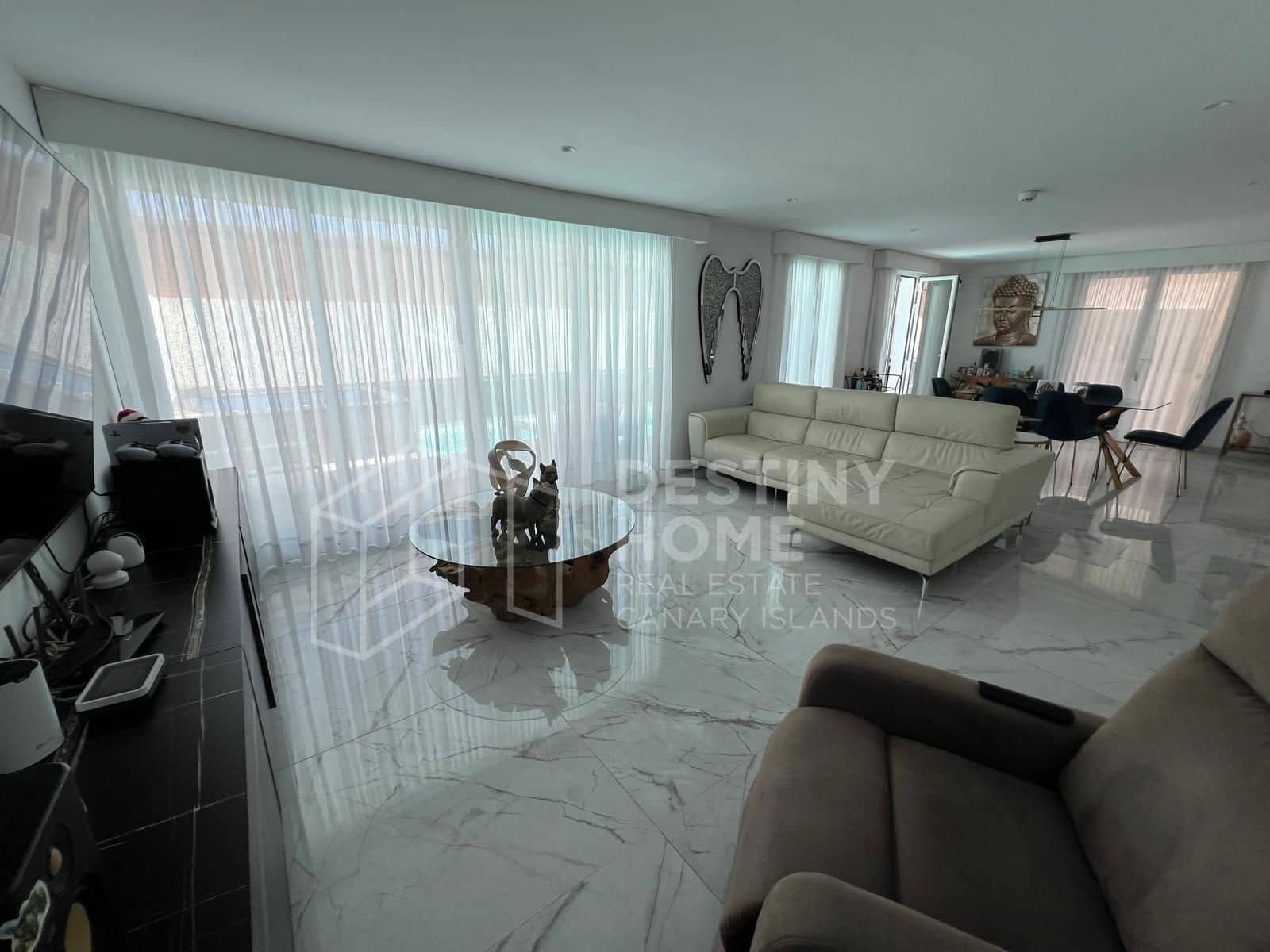 4 sovrum Villa till salu i Corralejo med pool garage - 570 000 € (Ref: 10008377)
