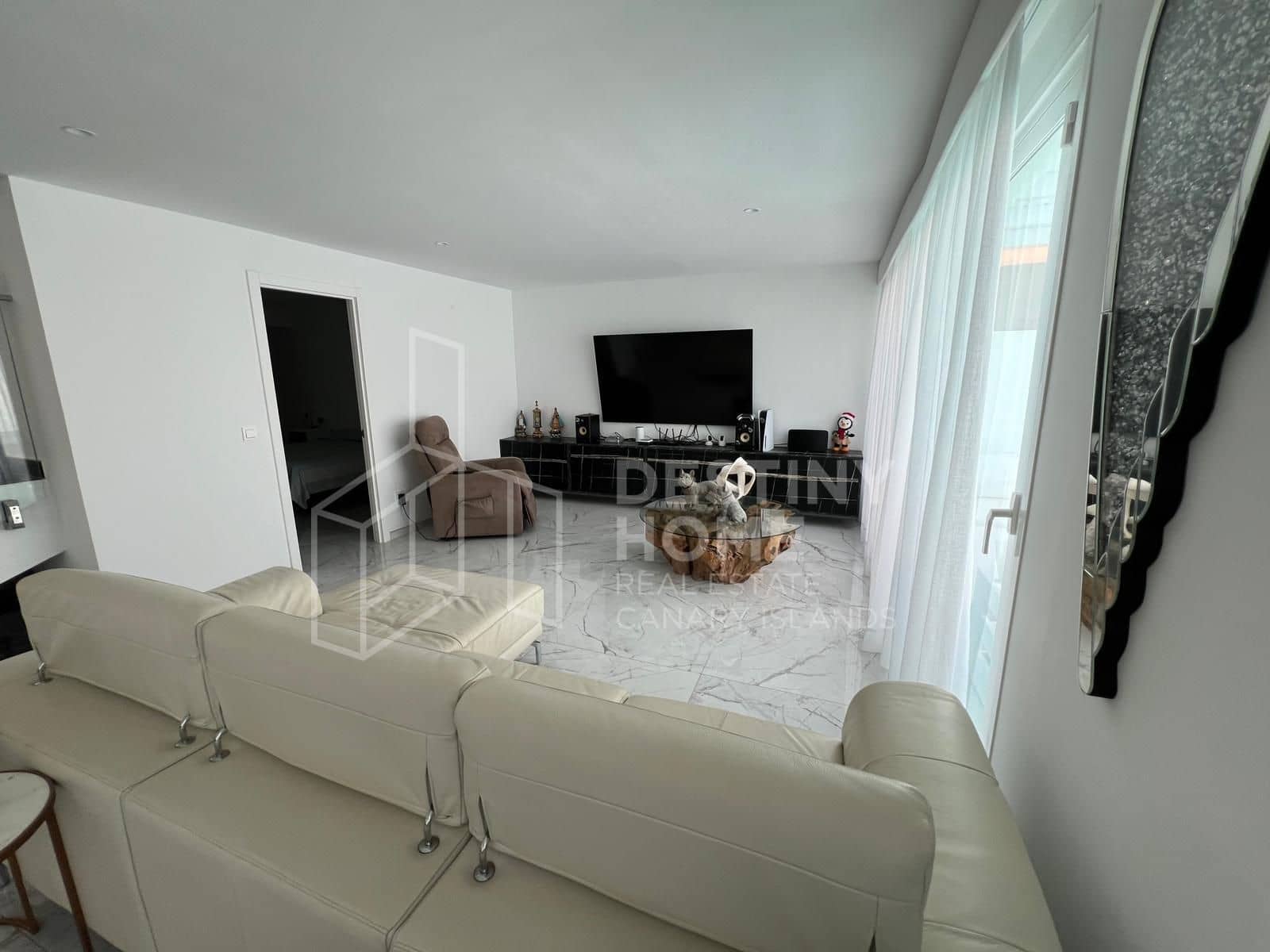 4 sovrum Villa till salu i Corralejo med pool garage - 570 000 € (Ref: 10008377)
