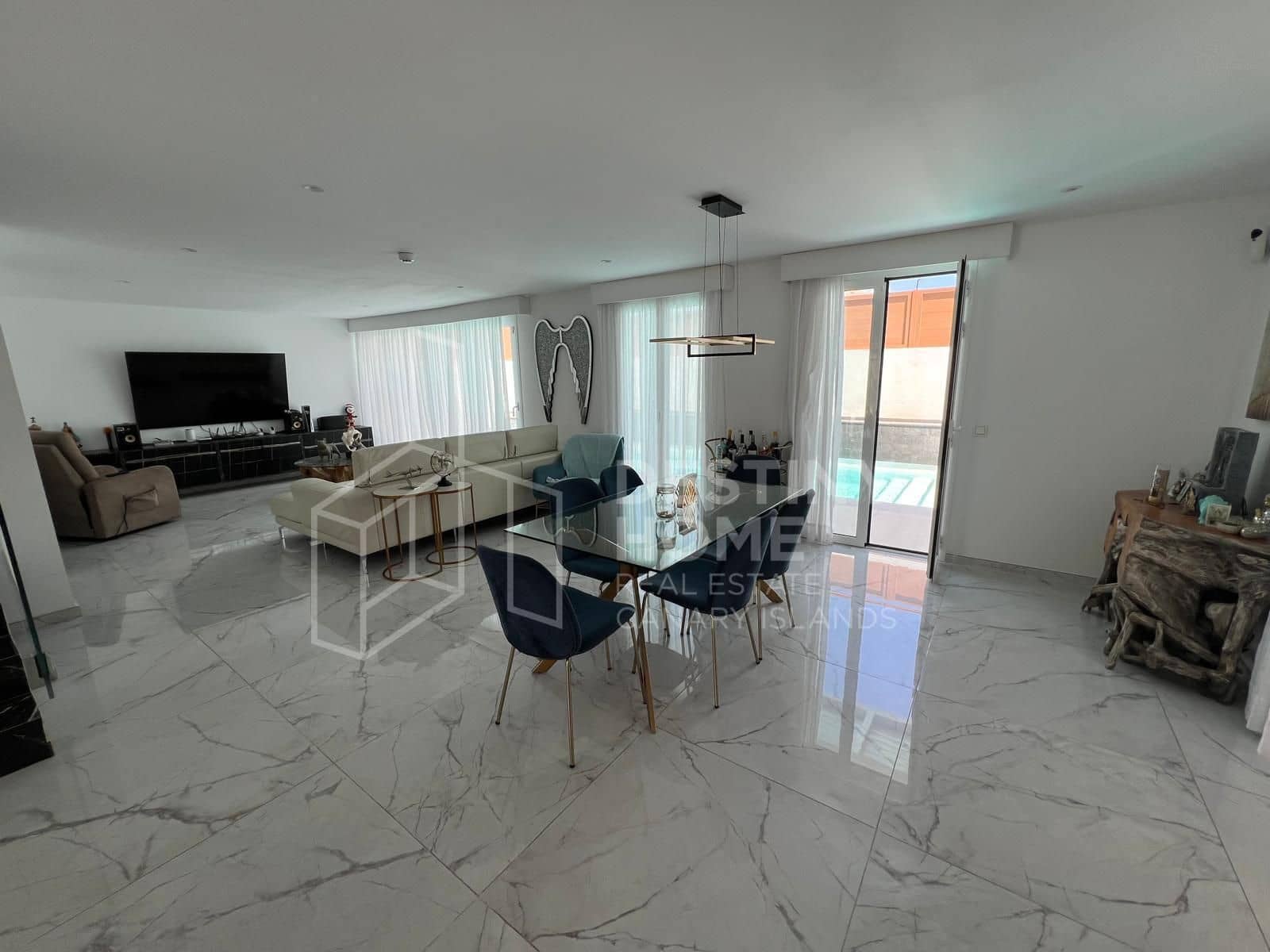 4 sovrum Villa till salu i Corralejo med pool garage - 570 000 € (Ref: 10008377)