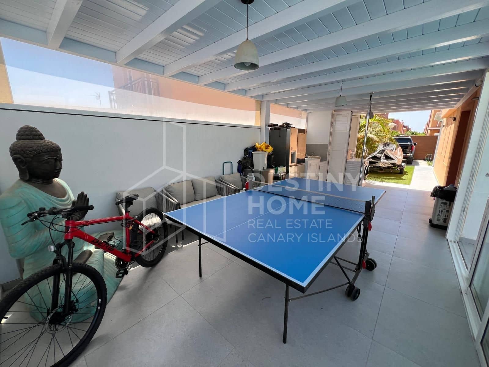 4 sovrum Villa till salu i Corralejo med pool garage - 570 000 € (Ref: 10008377)
