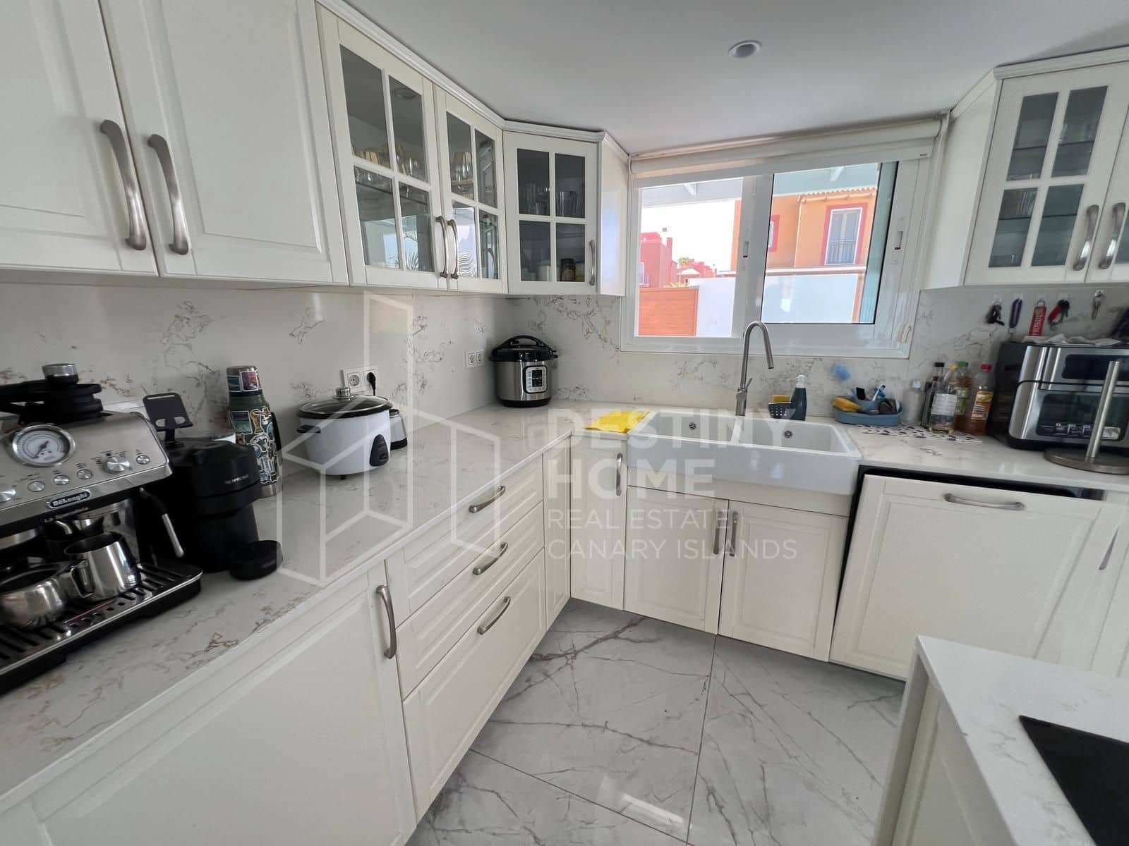 4 sovrum Villa till salu i Corralejo med pool garage - 570 000 € (Ref: 10008377)