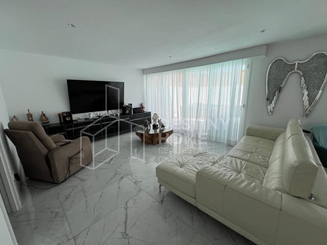 4 slaapkamer Villa te koop in Corralejo, La Oliva met zwembad garage - € 570.000 (Ref: 10008377)