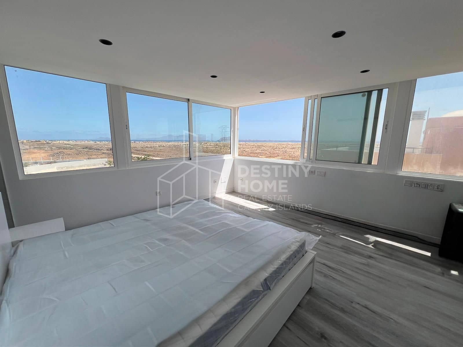 4 sovrum Villa till salu i Corralejo med pool garage - 570 000 € (Ref: 10008377)