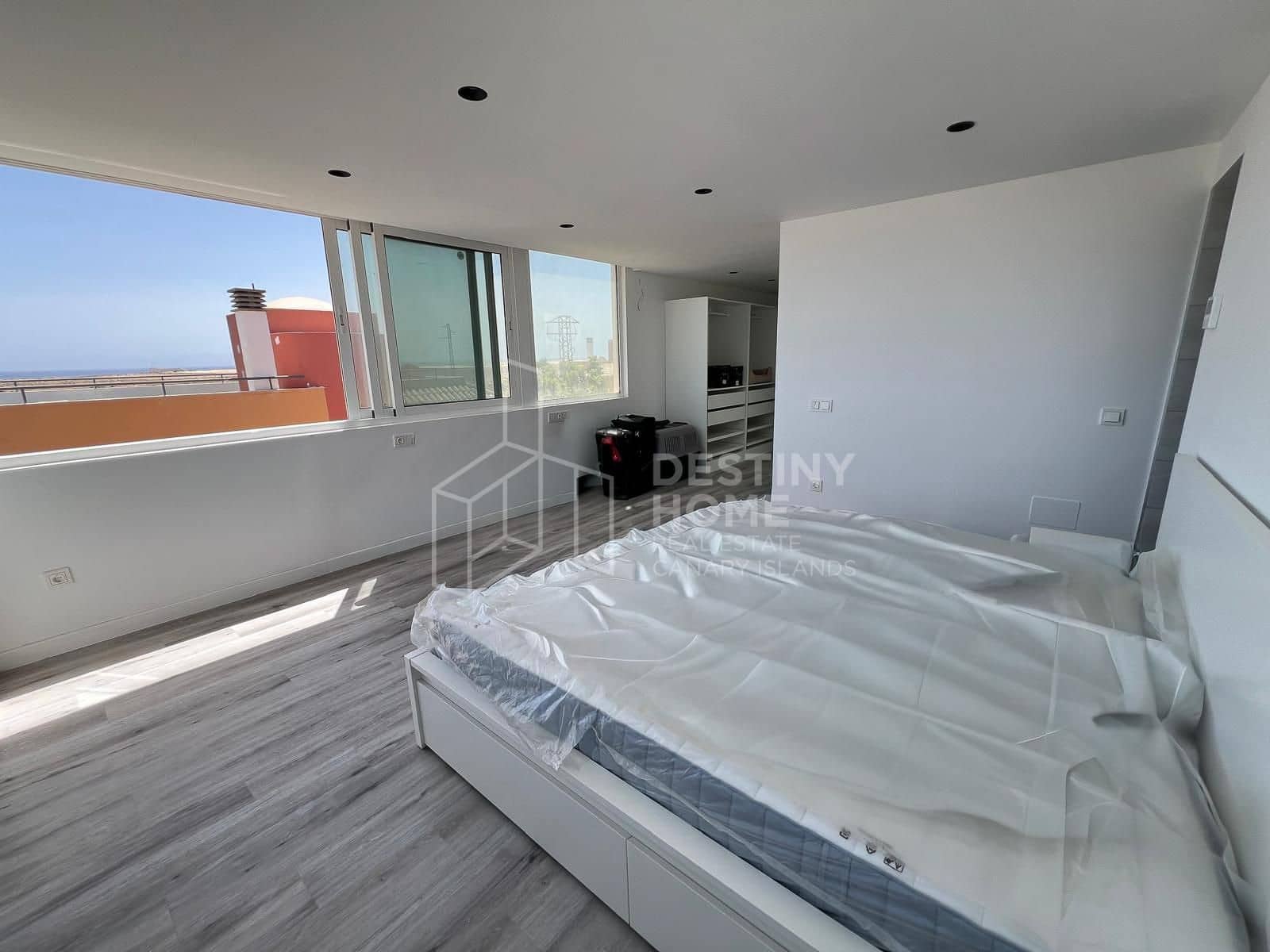 4 sovrum Villa till salu i Corralejo med pool garage - 570 000 € (Ref: 10008377)