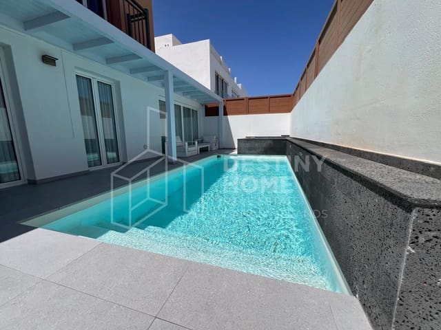4 slaapkamer Villa te koop in Corralejo, La Oliva met zwembad garage - € 570.000 (Ref: 10008377)