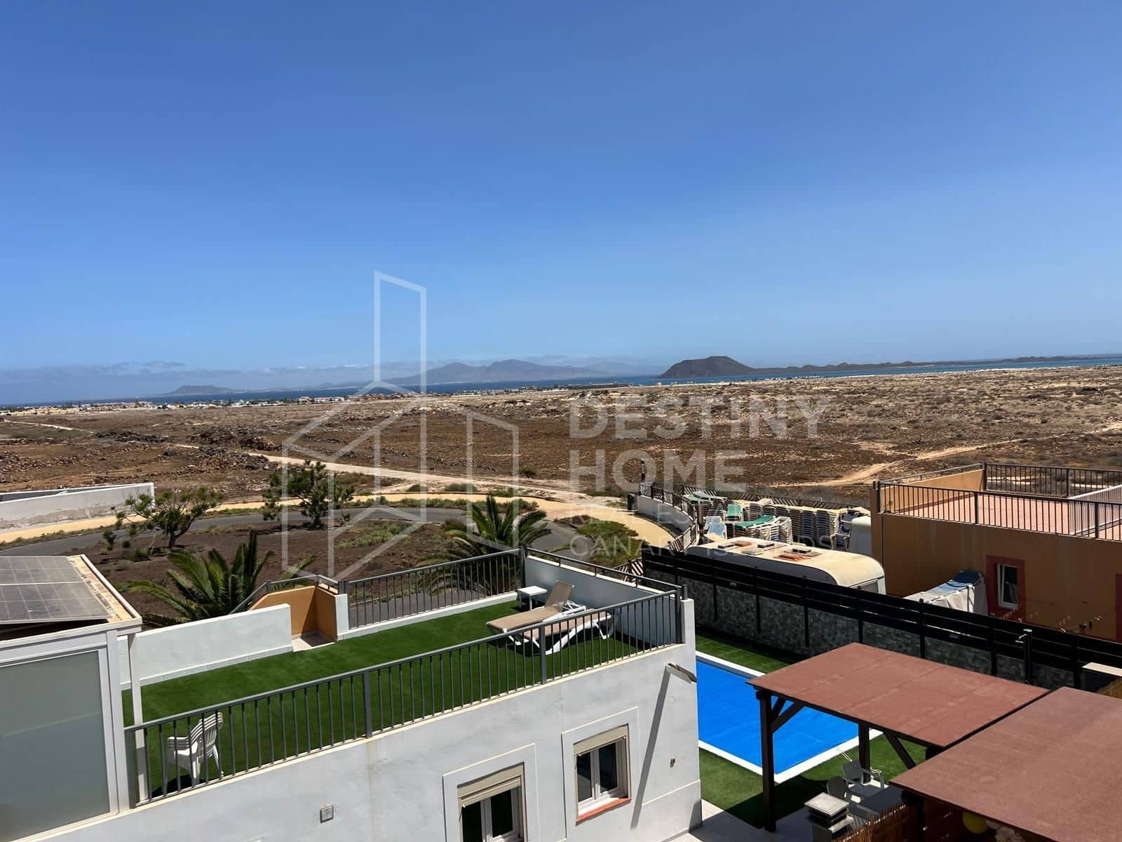 4 sovrum Villa till salu i Corralejo med pool garage - 570 000 € (Ref: 10008377)
