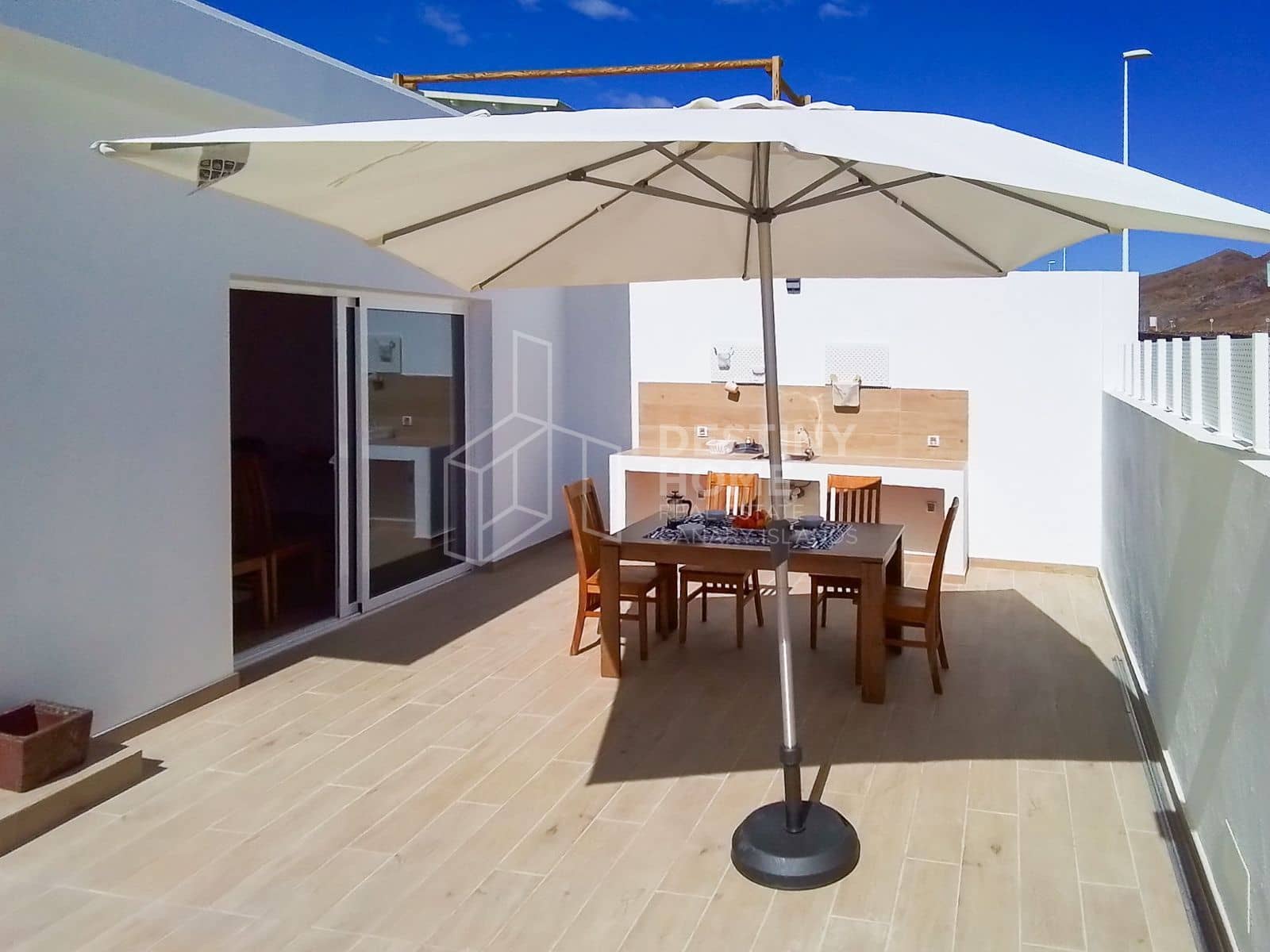 2 bedroom Semi-detached Villa for sale in Gran Tarajal with garage - € 336,000 (Ref: 10011066)