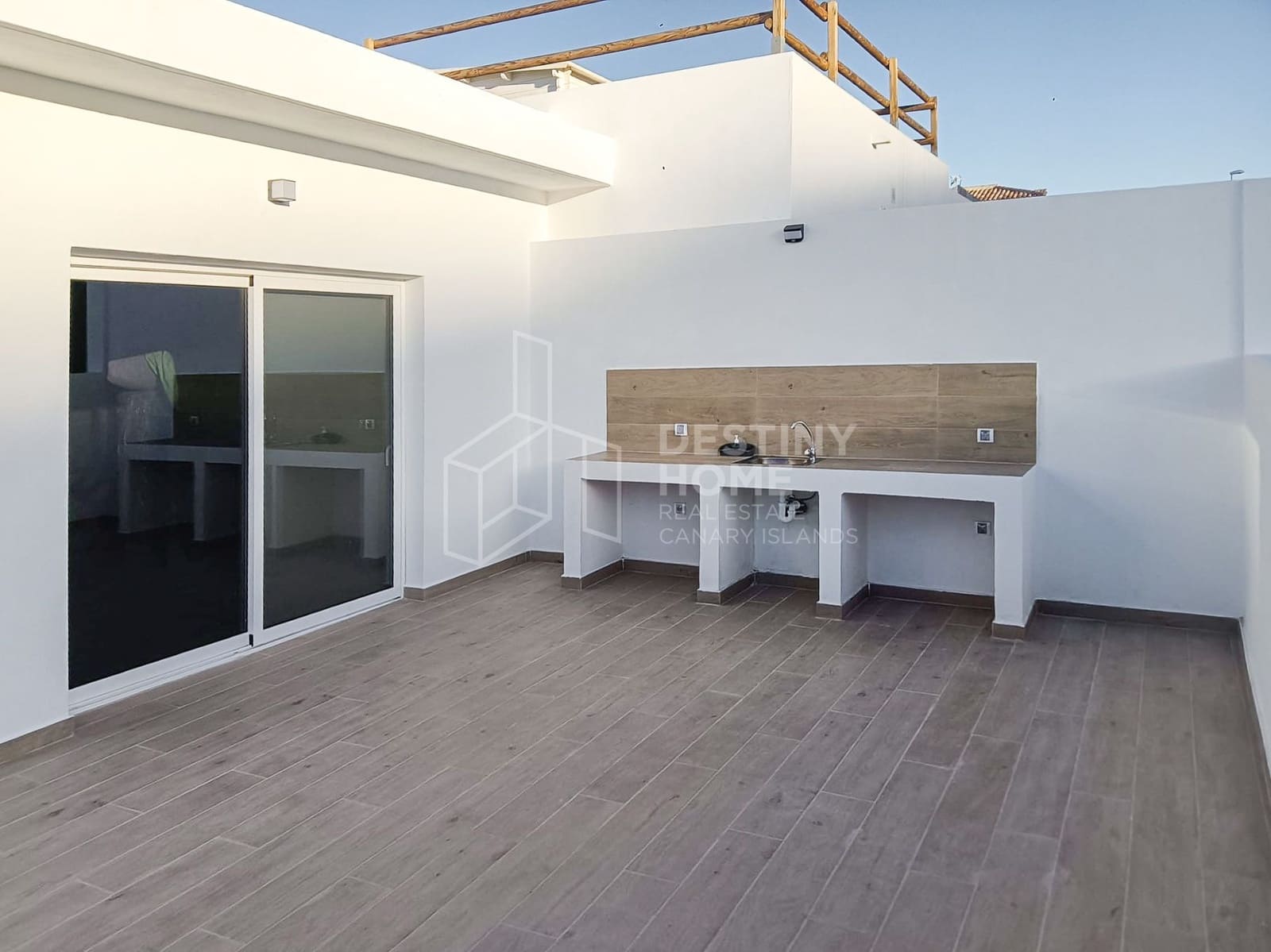 2 bedroom Semi-detached Villa for sale in Gran Tarajal with garage - € 336,000 (Ref: 10011066)