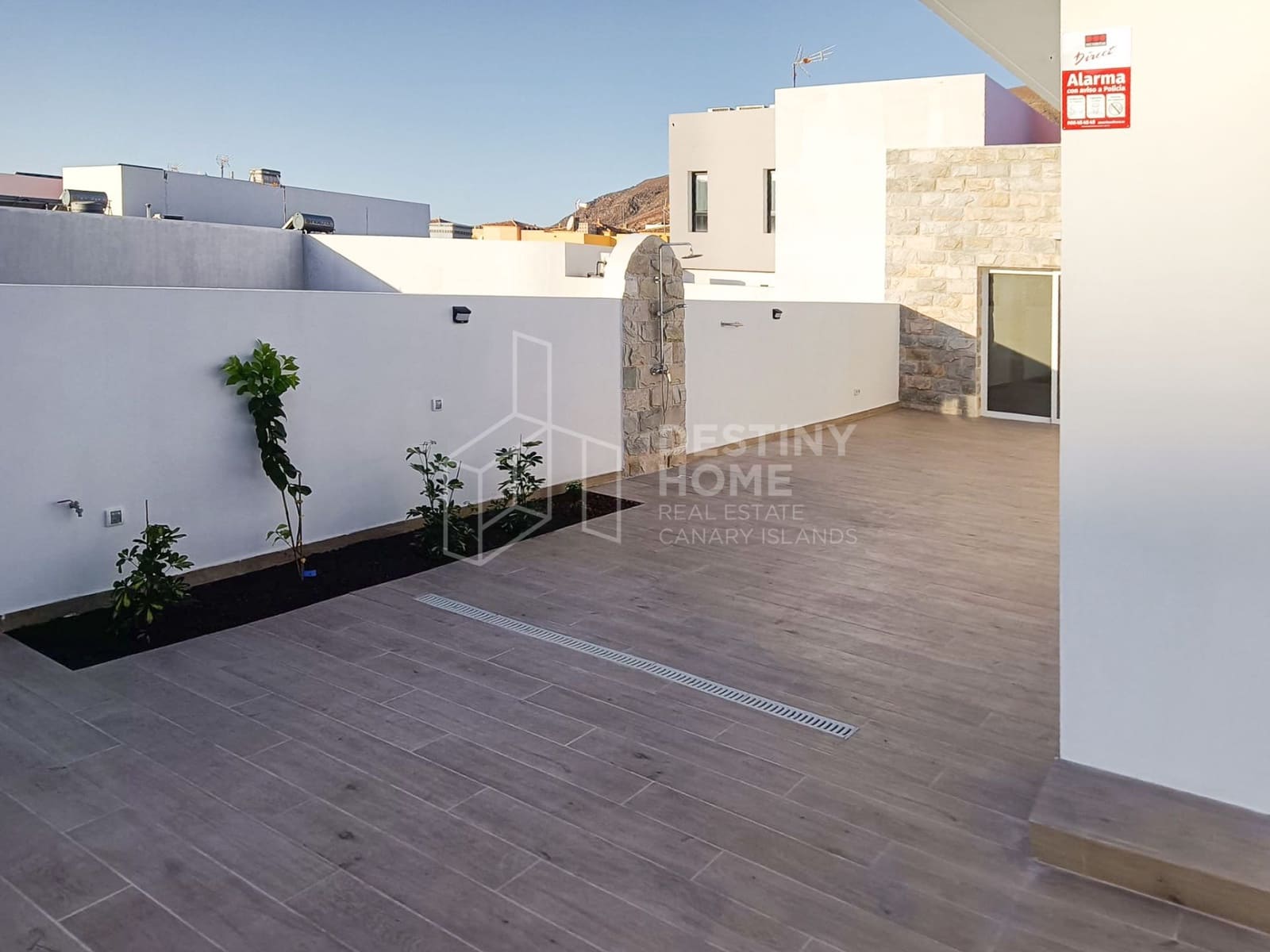 2 bedroom Semi-detached Villa for sale in Gran Tarajal with garage - € 336,000 (Ref: 10011066)