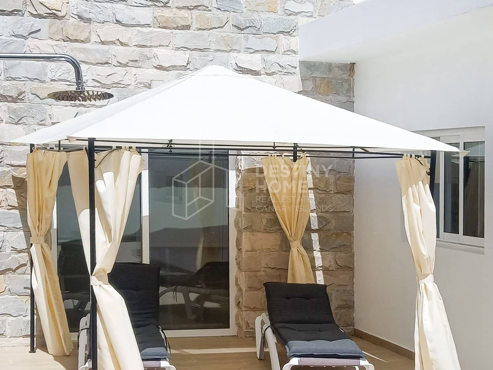 2 bedroom Semi-detached Villa for sale in Gran Tarajal with garage - € 336,000 (Ref: 10011066)