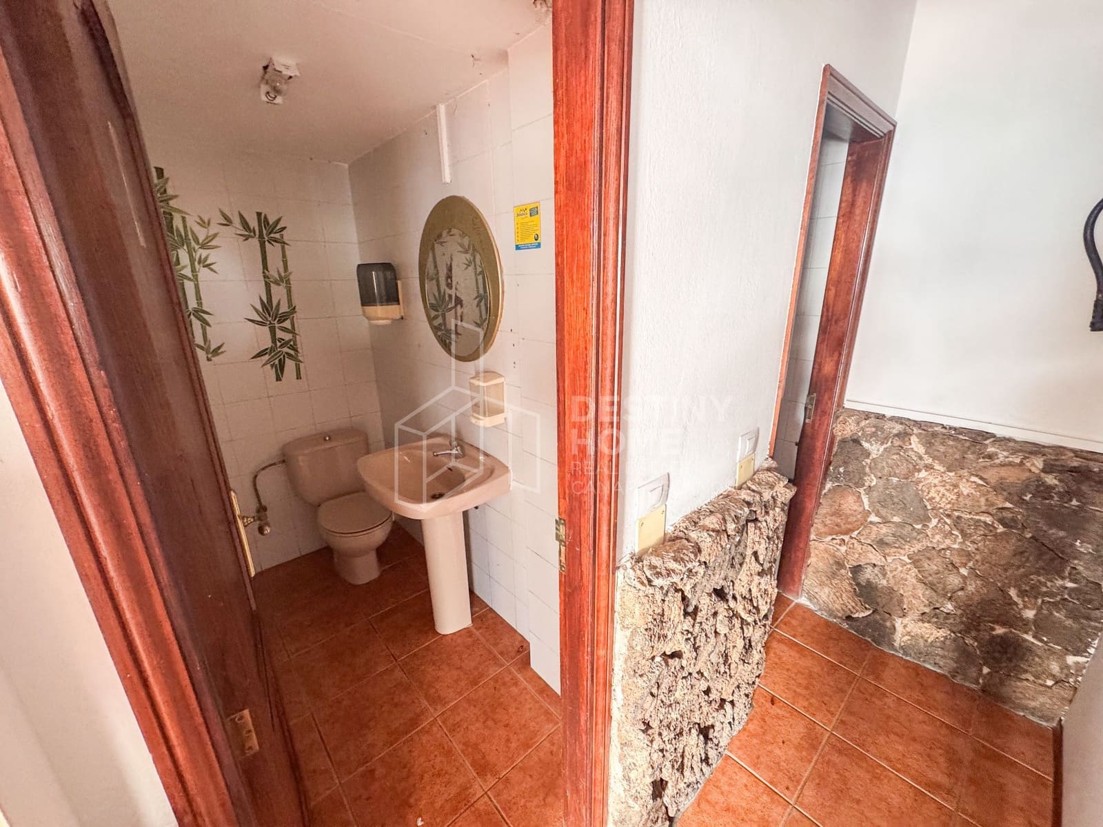Commercial for sale in Corralejo - € 420,000 (Ref: 10011068)