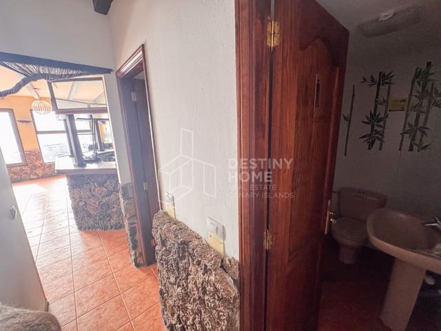 Commercial for sale in Corralejo, La Oliva - € 420,000 (Ref: 10011068)