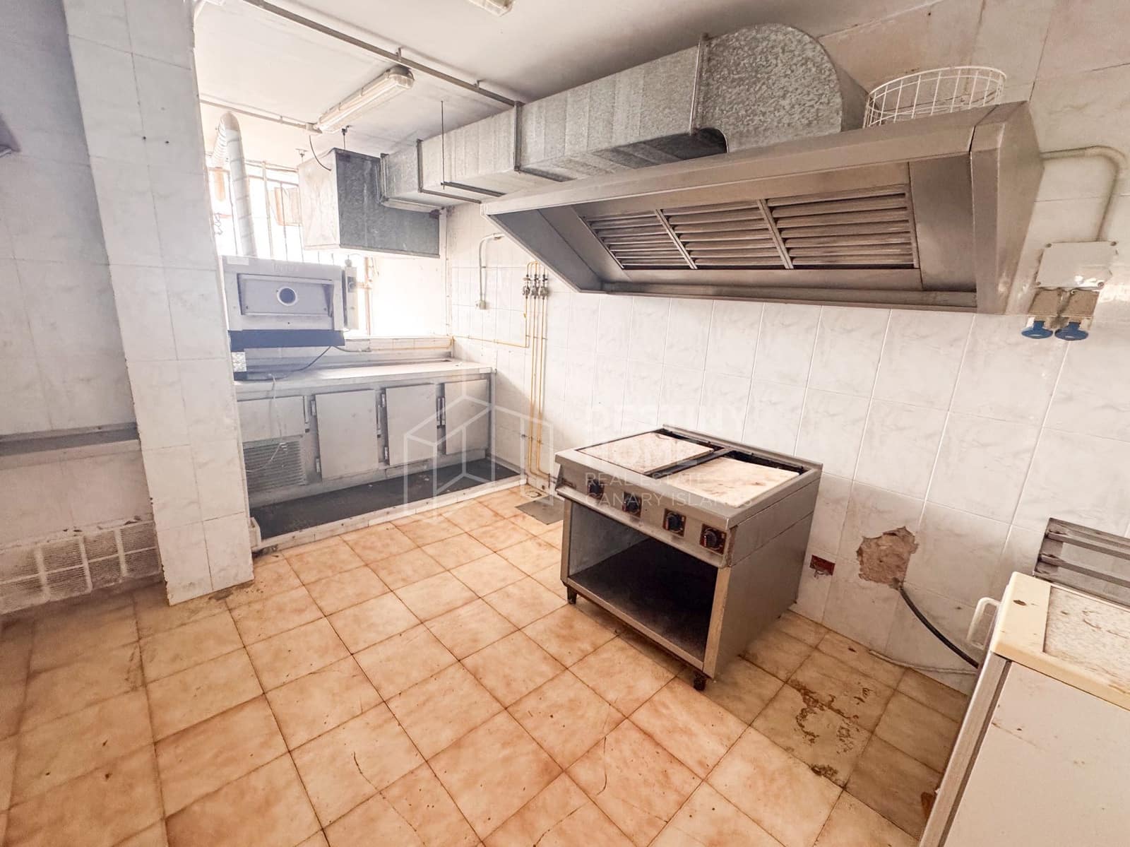 Commercial for sale in Corralejo - € 420,000 (Ref: 10011068)