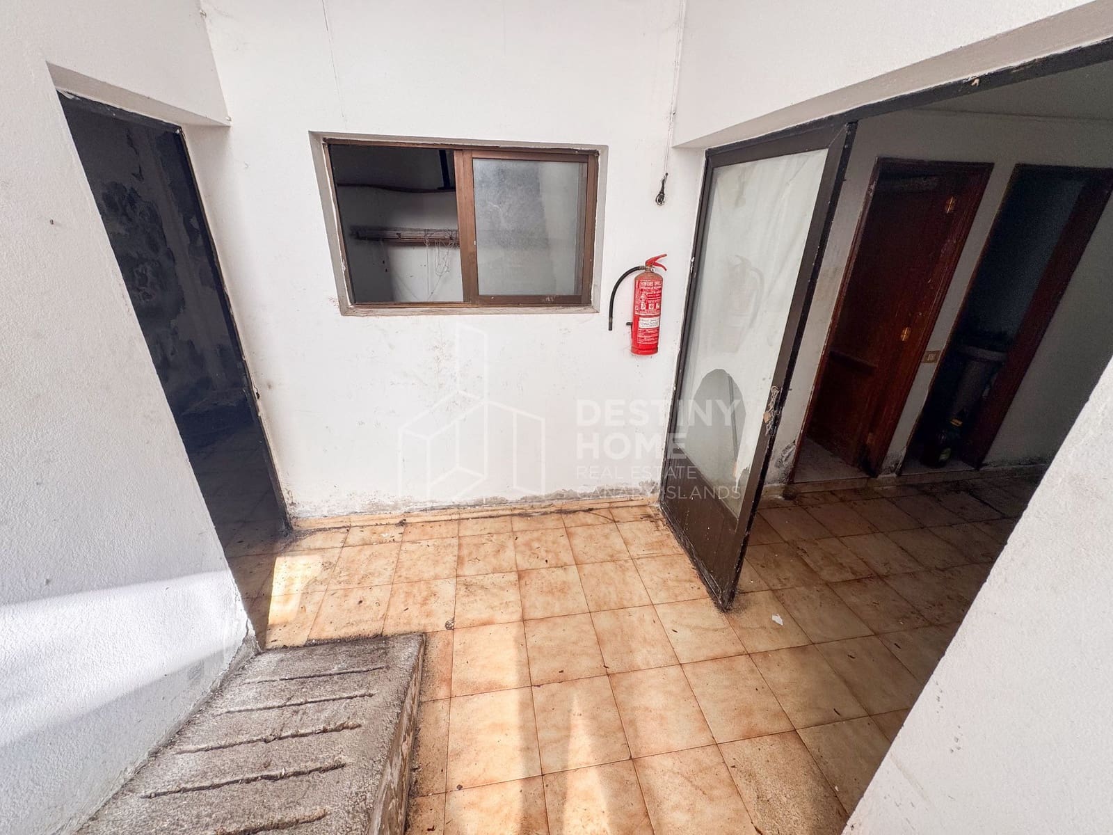 Commercial for sale in Corralejo - € 420,000 (Ref: 10011068)