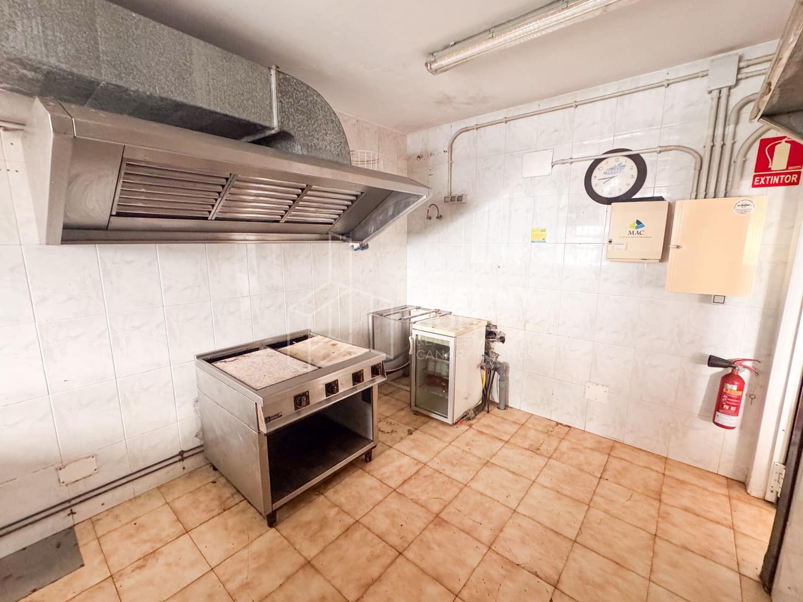 Commercial for sale in Corralejo - € 420,000 (Ref: 10011068)
