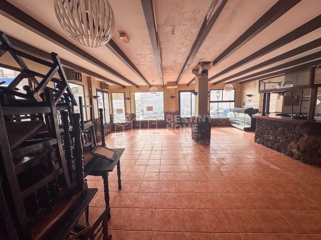 Commercial for sale in Corralejo, La Oliva - € 420,000 (Ref: 10011068)