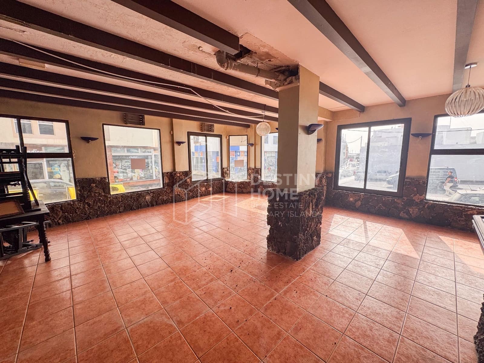 Commercial for sale in Corralejo - € 420,000 (Ref: 10011068)