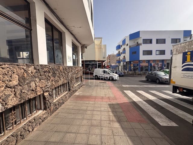 Commercial for sale in Corralejo, La Oliva - € 420,000 (Ref: 10011068)