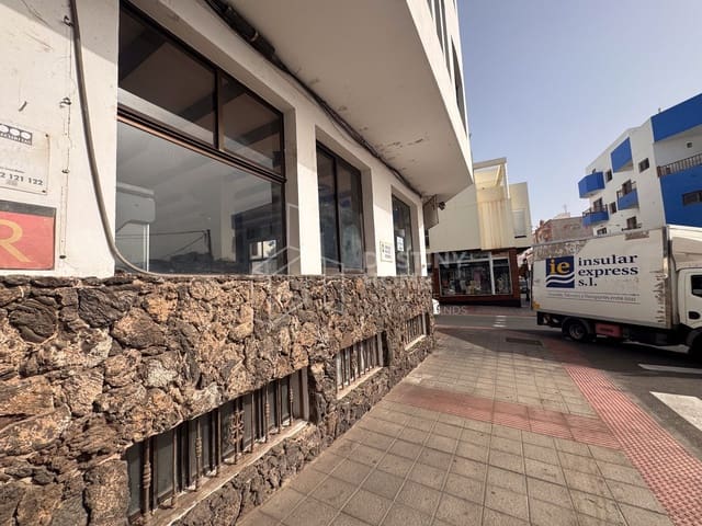 Commercial for sale in Corralejo, La Oliva - € 420,000 (Ref: 10011068)