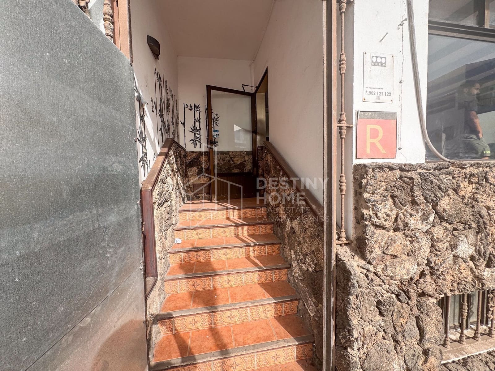 Commercial for sale in Corralejo - € 420,000 (Ref: 10011068)