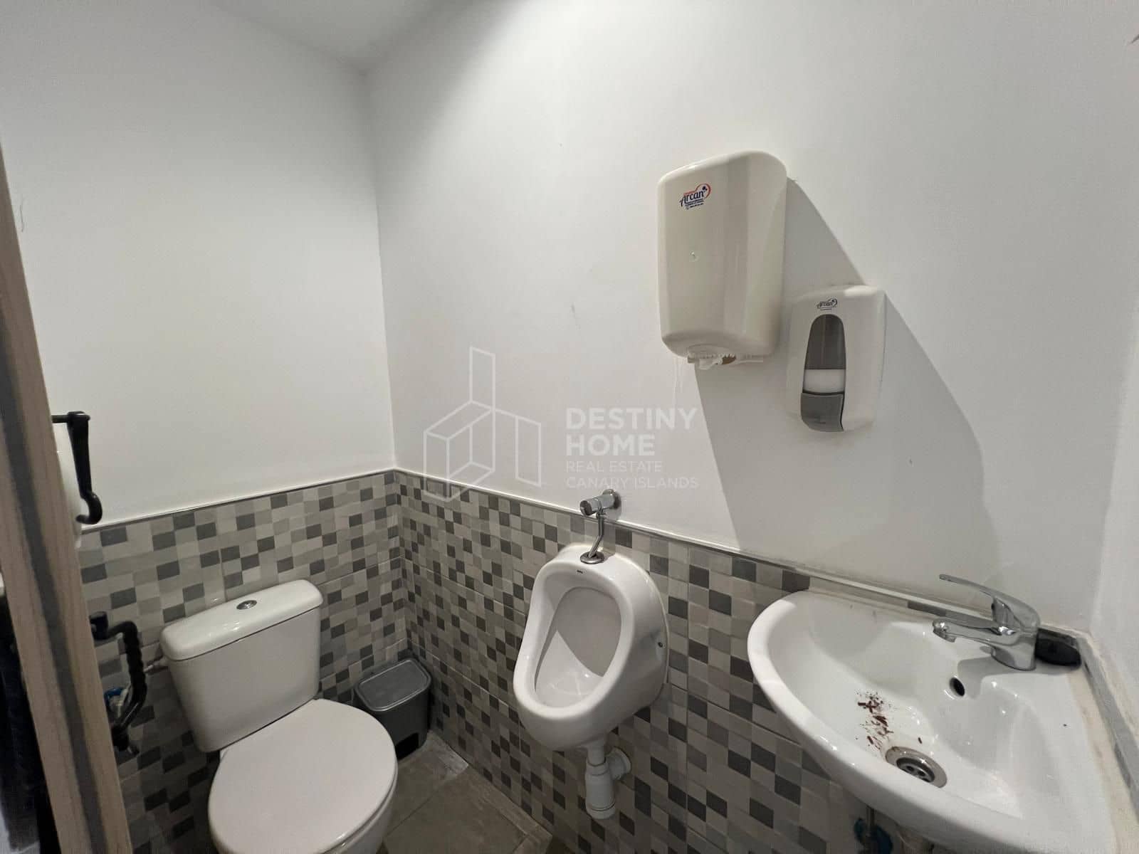 1 bedroom Commercial for sale in Corralejo - € 65,000 (Ref: 10012887)