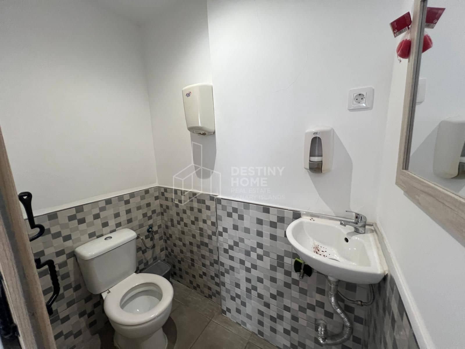 1 bedroom Commercial for sale in Corralejo - € 65,000 (Ref: 10012887)
