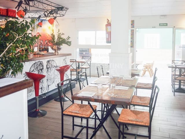 1 makuuhuone Kaupallinen myytävänä paikassa Corralejo, La Oliva - 99 000 € (Ref: 10015101)